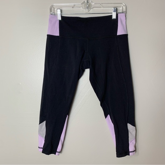 Lululemon | Lavender and Black Capris | Size 8 - Picture 8 of 8